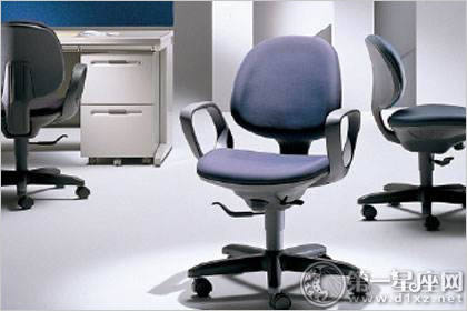 办公室桌椅摆放和职场人缘关系很大 办公室桌椅摆放和职场人缘关系很大