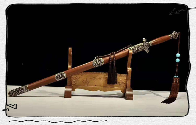 家中放龙泉宝剑风水 镇宅剑可以直接正对大门吗