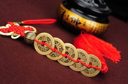 门对门五帝钱挂的方法