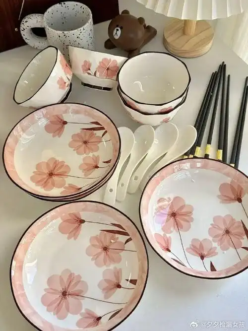 家里碗用什么颜色吉利，盘子碗什么颜色风水好？