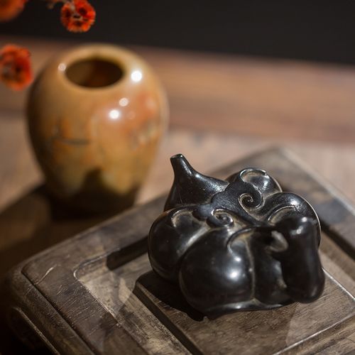 把客厅装饰成古典风格：古玩摆设的选择要点