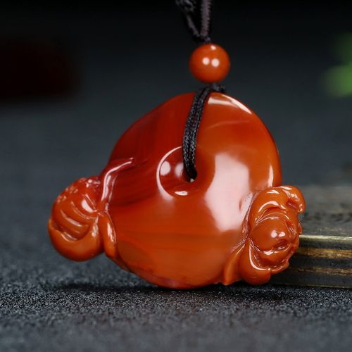 探寻男人脖子上的旺运饰品时尚与传统寓意的融合