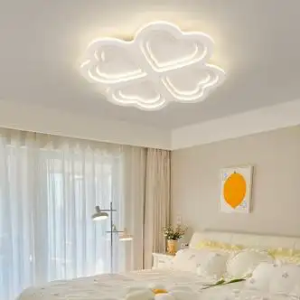 50平美式简约公寓小空间里实用时尚、装饰灯光的绝妙搭配